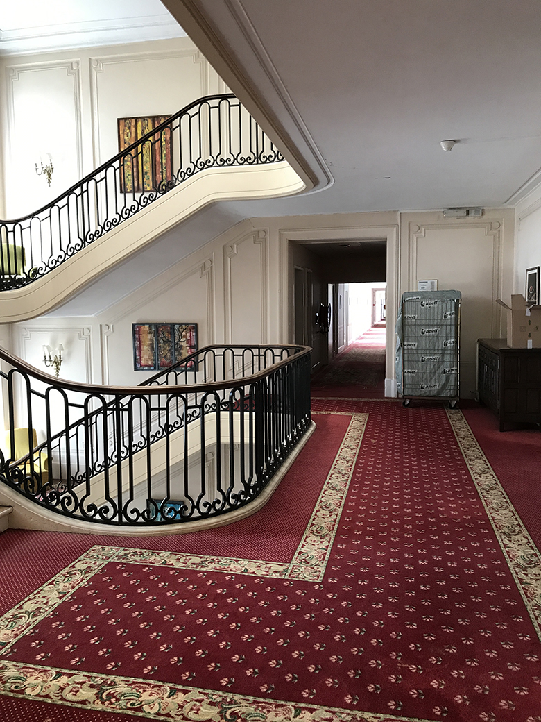 Staircase and hallway, Hôtel-Club Cosmos Contrexéville